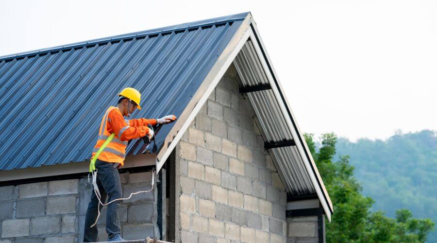 Professional gutter cleaning in Letohatchee, AL